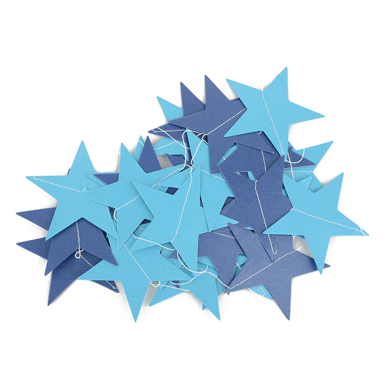 Grinalda com estrelinhas azuis escuras e claras